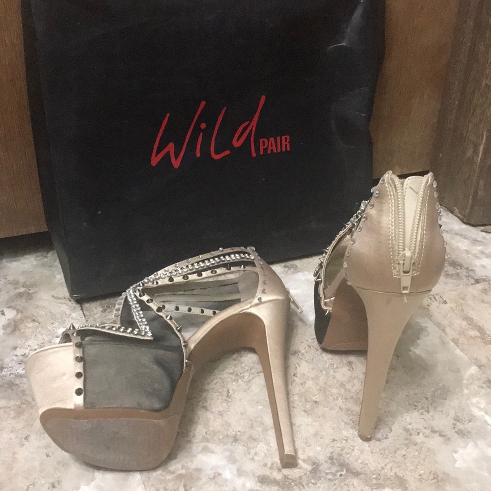 Nwt studded pumps - Picture 4 of 4